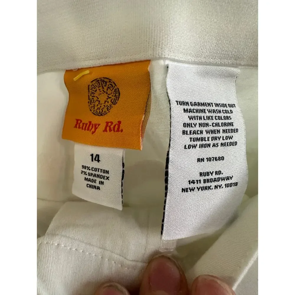 Ruby Rd White Cropped Pants Women Size 14 Blue Embroidered Side Stripe - Picture 2 of 5